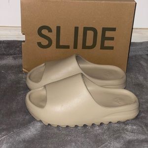 Yeezy Slide ‘Pure’ Size: 9US Men